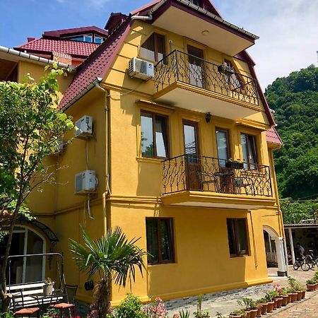 Deluxe Guest House Kvariati Exterior photo